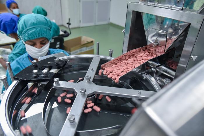 En la producción de medicamentos se trabaja con una cobertura de dos a tres meses, informó BioCubaFarma. foto: Ariel Cecilio Lemus
