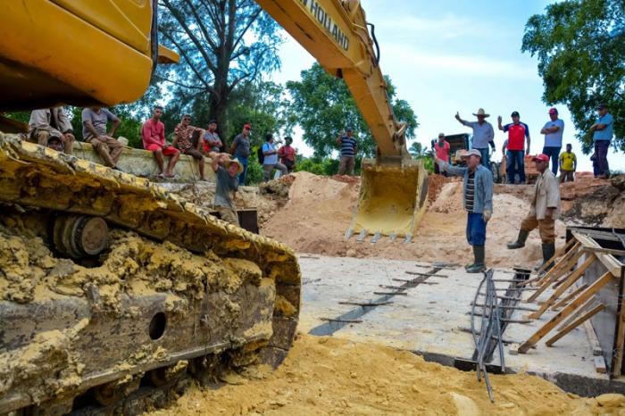 Labores para restablecer la carretera Holguín-Moa