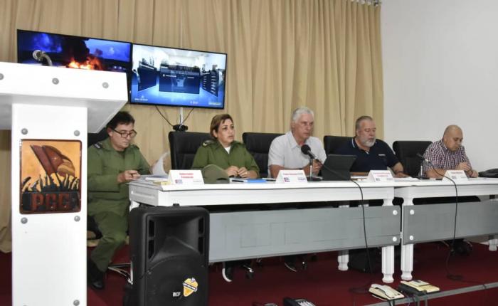 Díaz-Canel encabeza las acciones de enfrentamiento al incendio en la Base de Súpertanqueros de Matanzas