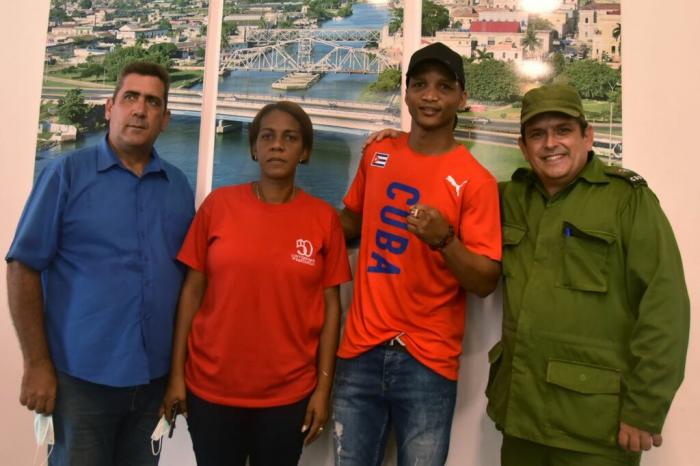 Ronaldo-Iglesias-donativo-Matanzas