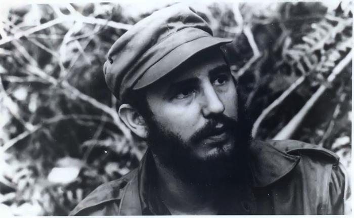 Fidel Castro Ruz, en la Sierra Maestra Publicada: 03/05/2008 Fid18362