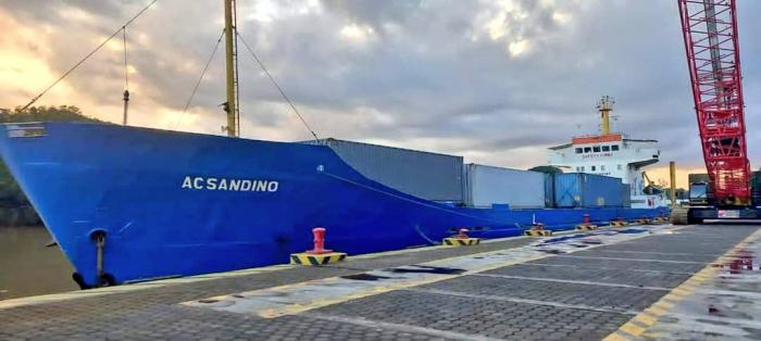 Barco Augusto César Sandino antes de partir hacia Cuba con donativo enviado al pueblo cubano 