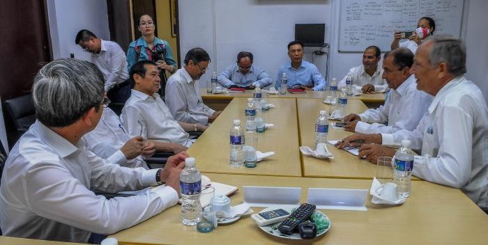 Visita delegación de Vietnam al periódico Granma, presidida por el Exmo Sr Lai Xuan Mon, Miembro del CC PC Vietnam