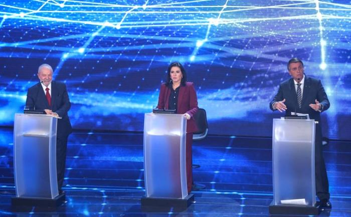 28 August 2022, Brazil, Sao Paulo: (L-R) Brazilian presidential candidates Luiz Inacio Lula da Silva, Simone Tebet and Jair Bolsonaro 