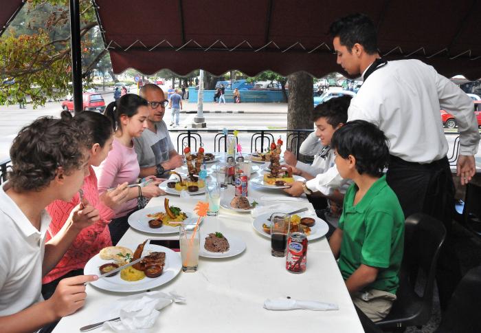 Cooperativas no agropecuarias de la Gastronomía.  (foto Jorge Luis Gonzàlez) 23-2-17
Gastro06N9  Cooperativa