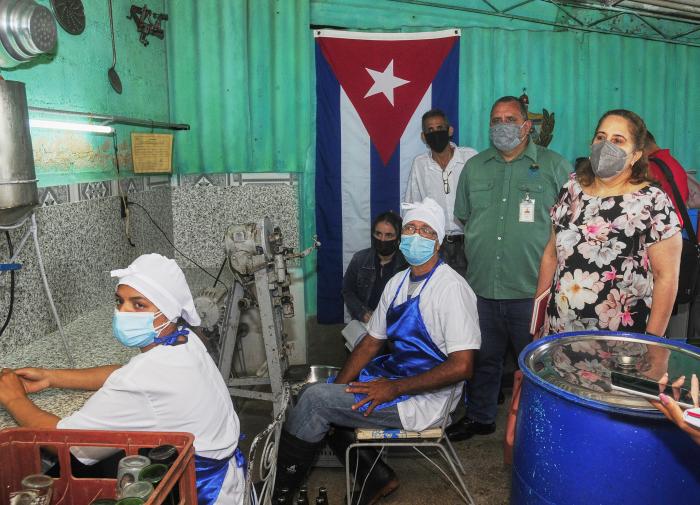 Visita a la Mipymes Conservas Camejo en el barrio San Antonio, de Artemisa