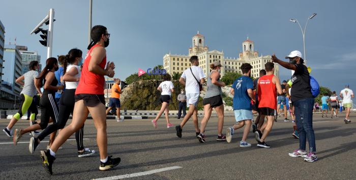 Carrera del Marabana en su edición 35, más de 3000 andarines de toda cuba corrieron por las calles de esta ciudad. Salida en el parque 13 de marzo.