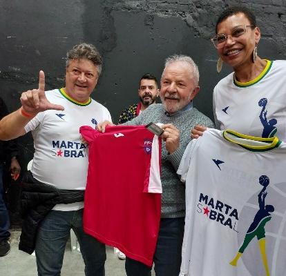 Lula da Silva con la camiseta de fútbol de Cuba