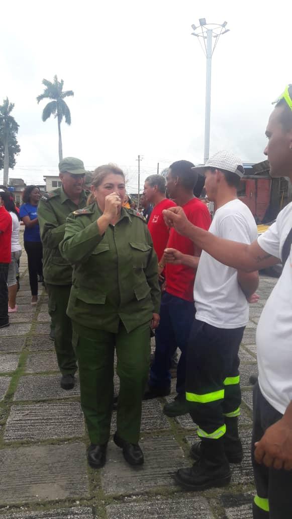 Un equipo de 63 trabajadores de la Empresa Eléctrica de Sancti Spíritus partió hoy hacia Pinar del Río