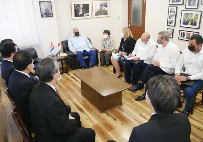 primer ministro con Sr. Furuya Keiji, presidente liga parlamentaria de amistad Japón cuba