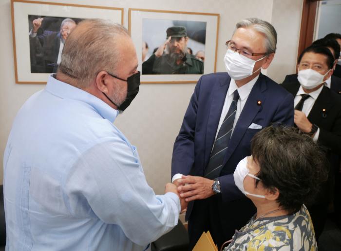 primer ministro con Sr. Furuya Keiji, presidente liga parlamentaria de amistad Japón cuba