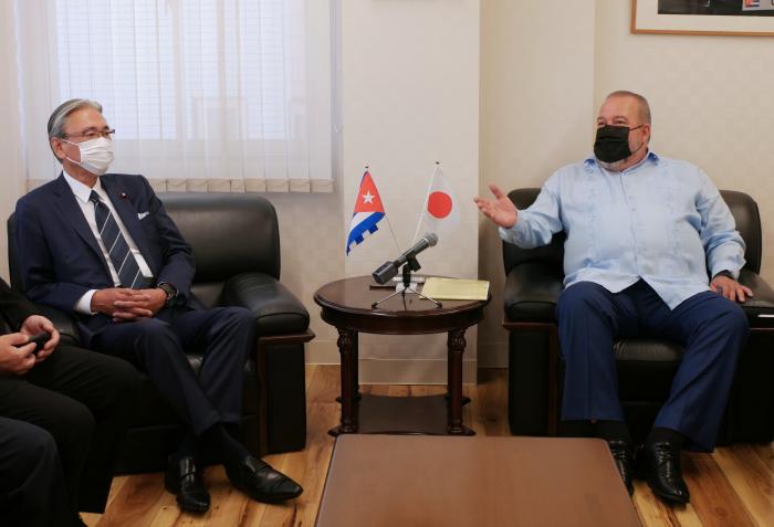 primer ministro con Sr. Furuya Keiji, presidente liga parlamentaria de amistad Japón cuba