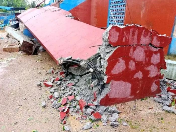 Así quedó el estadio de Artemisa tras el paso del huracán Ian por el occidente de Cuba.