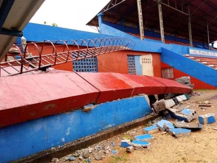 Así quedó el estadio de Artemisa tras el paso del huracán Ian por el occidente de Cuba.