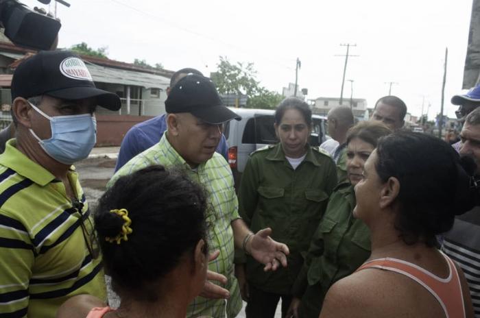 En su recorrido por el sur de Mayabeque, Morales Ojeda pidió trabajar con prontitud para resolver los perjuicios que dejó el evento meteorológico.