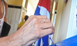 Votación por el nuevo código de las familias.Colegio electoral Nro 1, circunscripción 63 del consejo popular Vedado-Malecón