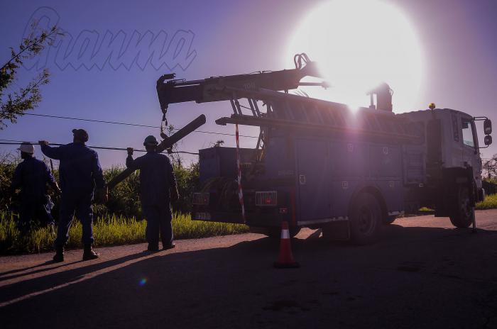 Labores de recuperación de saneamiento y recogida de desechos solidos tras el paso del huracán Ian por la provincia Pinar del Río