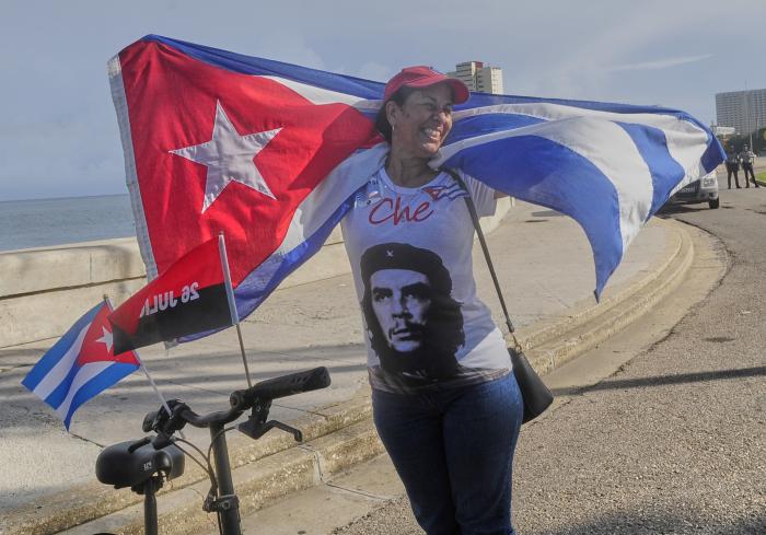 Caravana  en el Malecón habanero por el sí al Código de las familias en