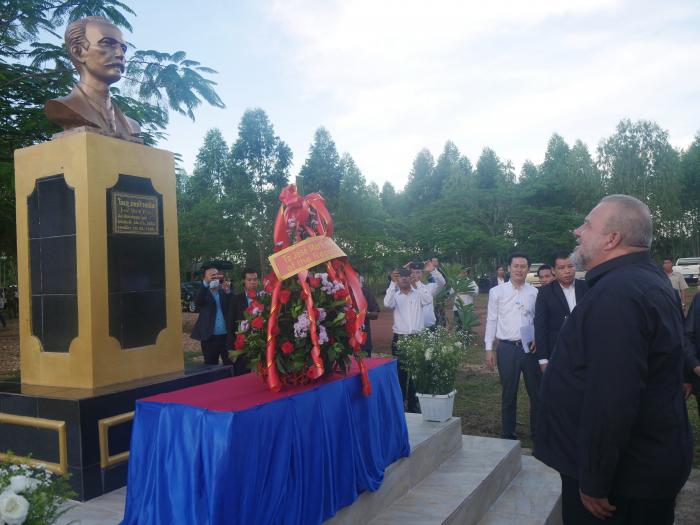 solidaridad entre Cuba y Laos