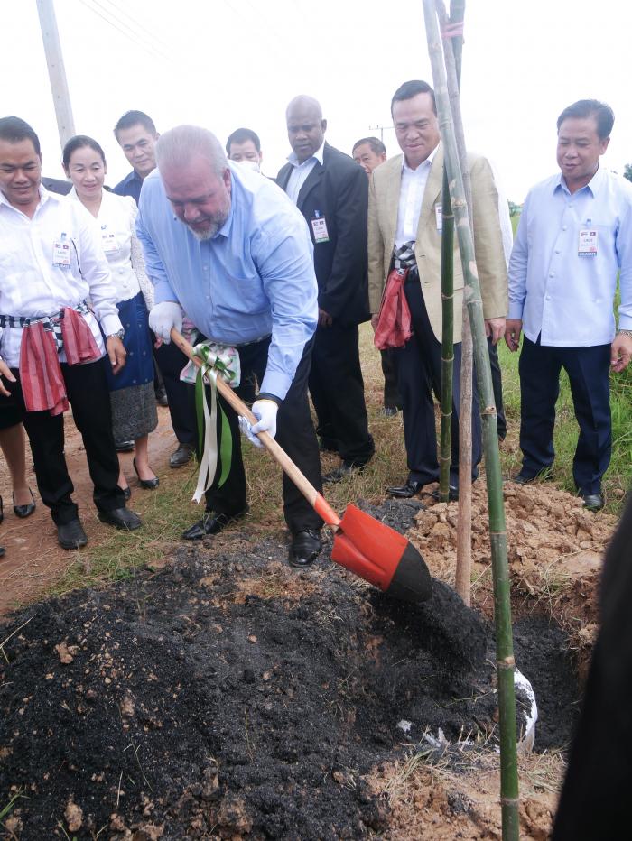 solidaridad entre Cuba y Laos
