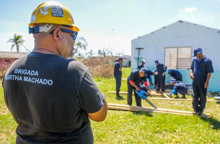 Labores de recuperación  tras el paso del huracán Ian por la provincia Pinar del Río, Brigada Martha Machado