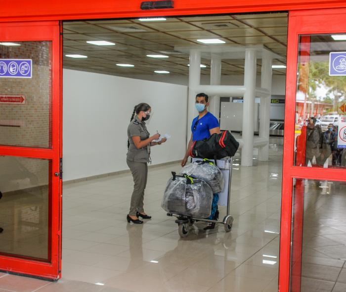 Apertura del los aeropuertos al turismo internacional, vuelo de American procedente de los EUA, Aeropuerto Internacional José Martí