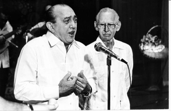 Justo vega y Adolfo Alfonso, repentistas cubanos. Foto:Felicia Hondal, 29 de diciembre de 1983