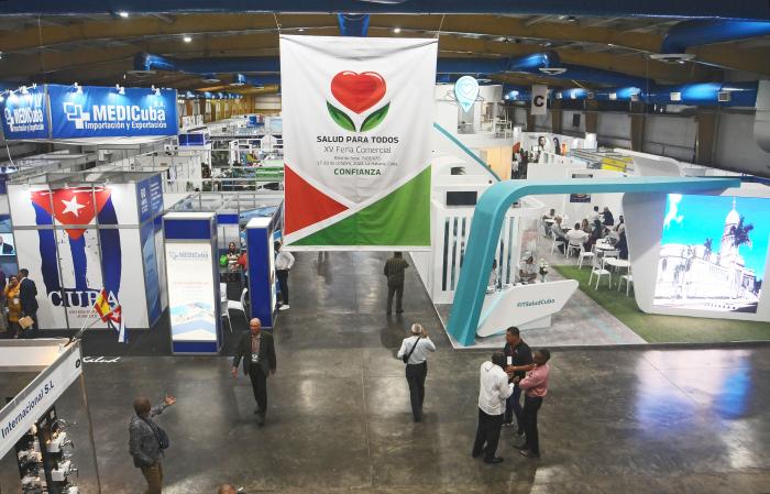 Feria Comercial: Salud para todos Anuncio de autorizo del Ventilador Pulmonar para cuidados intensivos de adultos. Modelo A5709, producido por Combiovet, perteneciente a Cuba Farma