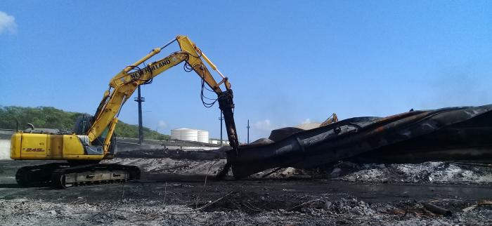 El Grupo Empresarial de Reciclaje debe concluir a finales de este mes los trabajos de desarme de tanques, ductos y extracción de las chatarras y láminas de aceros de la zona siniestrada en la Base de Supertanqueros.
	
