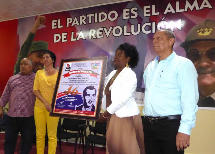 La Escuela Cándido González Morales recibió el merecido reconocimiento del Partido y del Gobierno en la provincia.