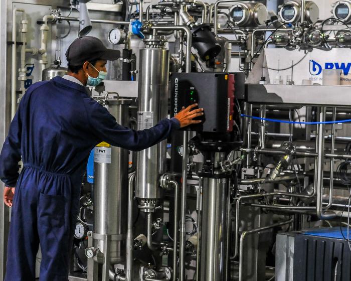 Recorrido por laboratorios de BioCubaFarma