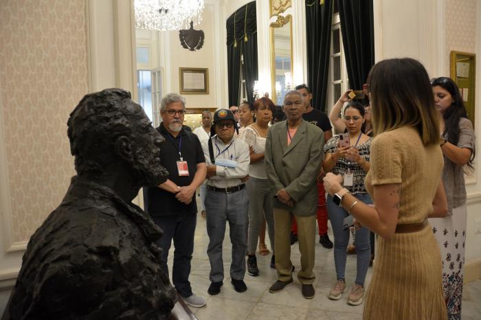 Encuentro Internacional de Partidos Comunistas y Obreros en La Habana. Visita de los delegados al Centro Fidel Castro.