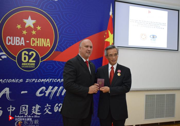 Organización china se convierte en la primera del país en recibir la Orden de la Solidaridad de Cuba
