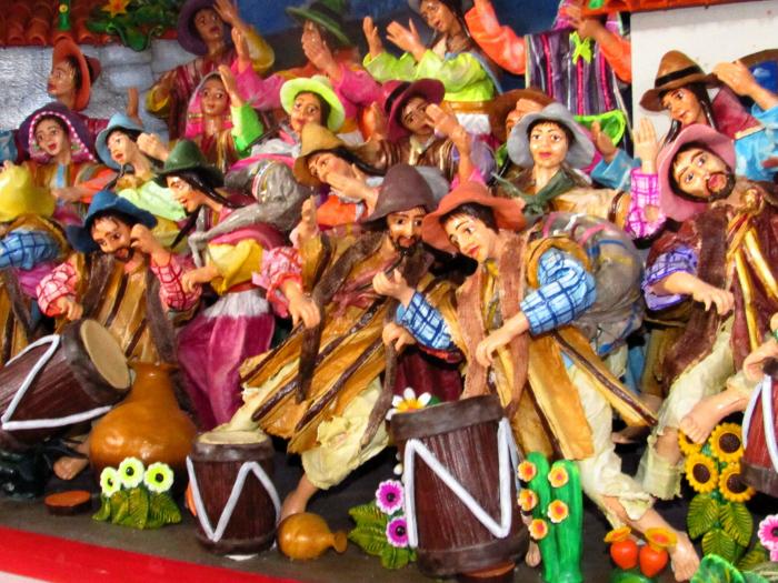 Un retablo de tres pisos, obra de Virgilio Oré