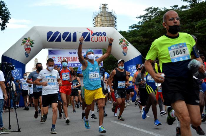 Carrera del Marabana en su edición 35, más de 3000 andarines de toda cuba corrieron por las calles de esta ciudad. Salida en el parque 13 de marzo.