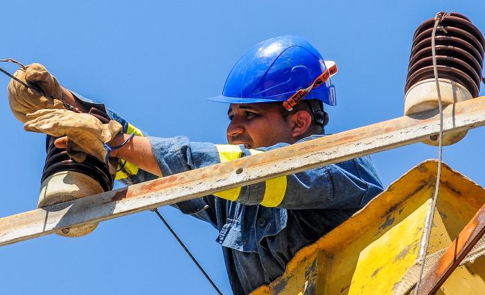Labores de recuperación  tras el paso del huracán Ian por la provincia Pinar del Río, Recogida de desechos sólidos y restauración de líneas eléctricas