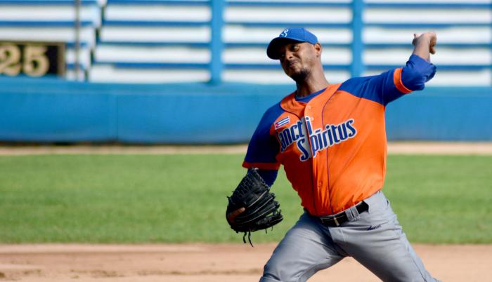 Béisbol Serie 59 IND vs SSP Yamichel Perez