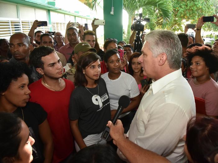Presidente Miguel Díaz-Canel Bermúdez en la nueva sede de la Universidad de Artemisa
