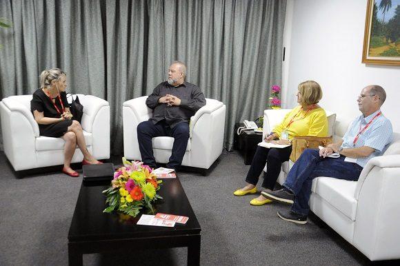 Encuentro del primer ministro cubano con el director de Política Industrial de la Comisión Económica Euroasiática. Foto: Estudios Revolución