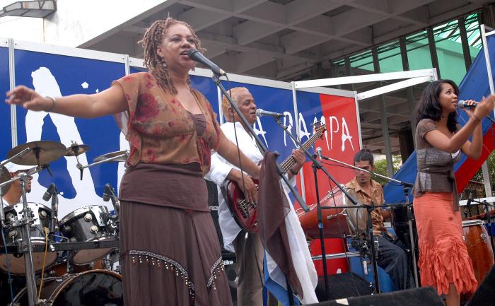 CONSIERTO DEL GRUPO SINTESIS EN ARTE EN LA RAMPA POR EL VERANO. Musi2229
