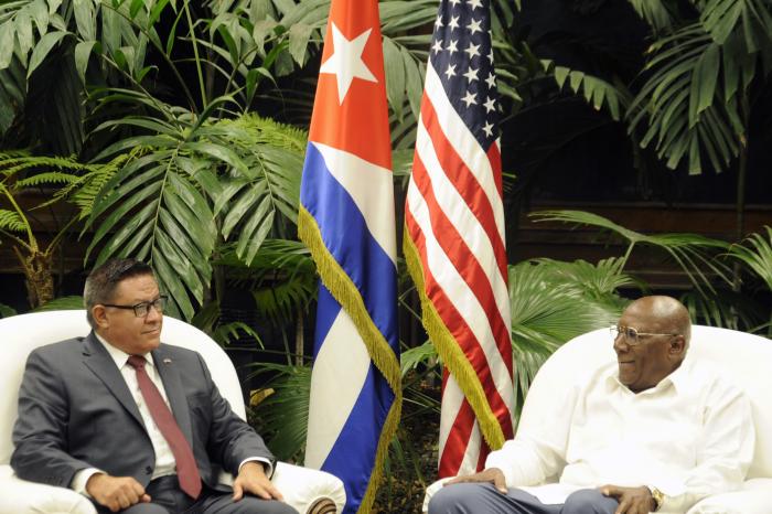 Valdez Mesa recibe a Congresisas de EE. UU.
