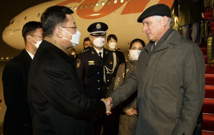 Díaz-Canel es recibido por autoridades chinas 