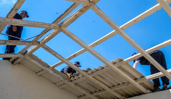 Labores de recuperación  tras el paso del huracán Ian por la provincia Pinar del Río, Brigada Martha Machado, con Alexis Leyva Machado
