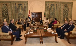 Diaz-Canel visita Argelia