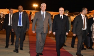 Diaz-Canel visita Argelia