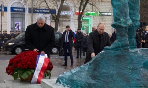 homenaje al comandante en Rusia