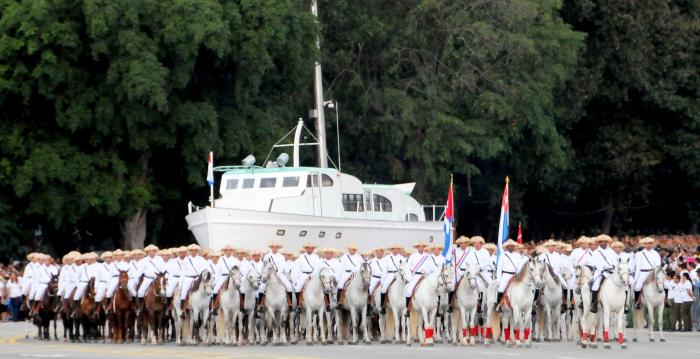 Practica general del desfile militar por el 60 aniversario del Desembarco del yate Granma,