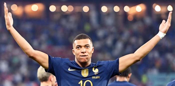 Kylian Mbappé ya tiene cinco goles y es líder en el mundial de Catar.