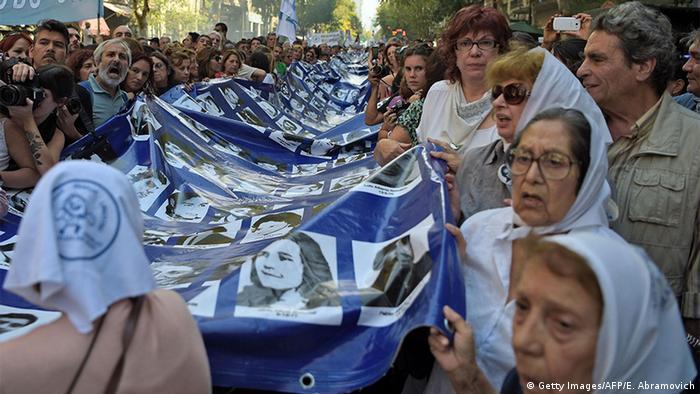 Abuelas de Plaza de Mayo en Argentina informan sobre la aparición del nieto 132
