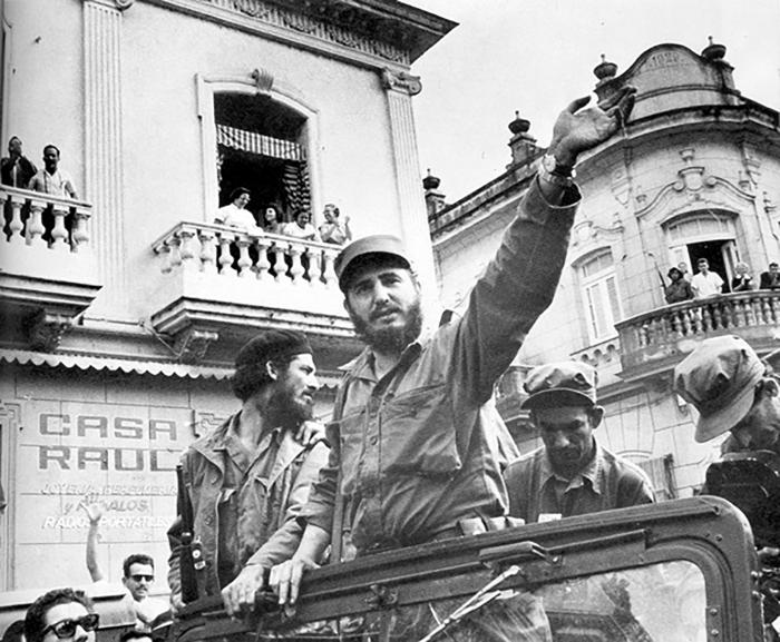 Entrada de Fidel a Santiago de Cuba Publicada: 31/12/2011 Fid20098